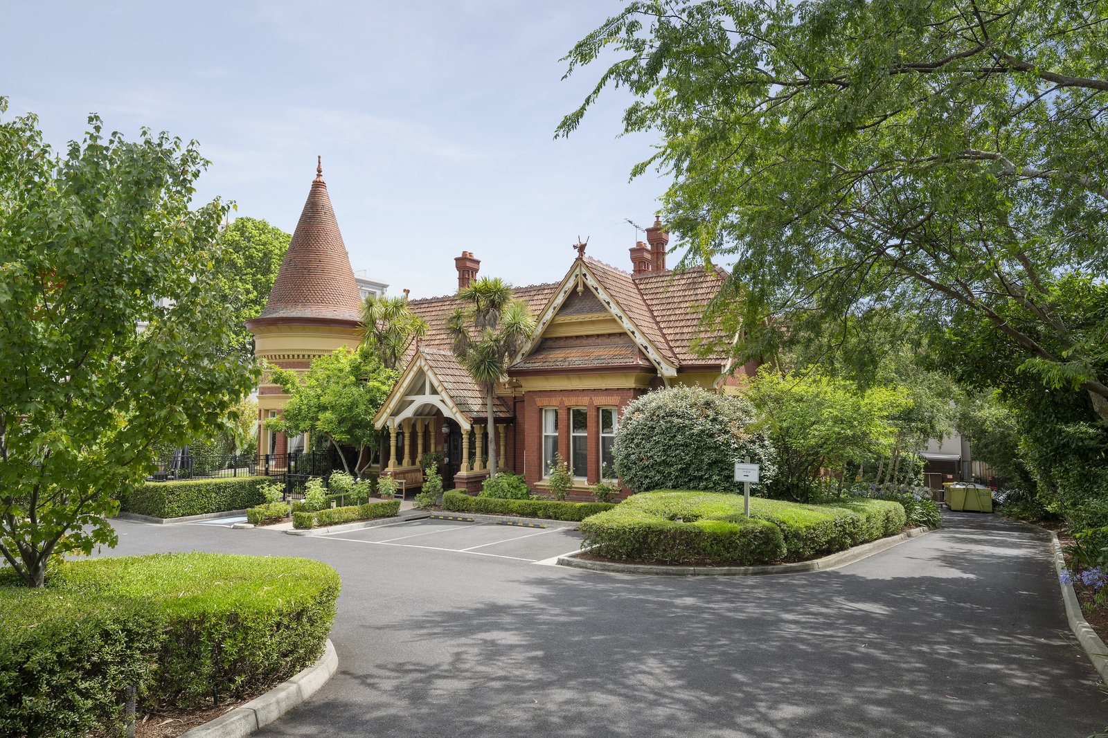 Darnlee, Toorak Former nursing home for sale as family house RT Edgar
