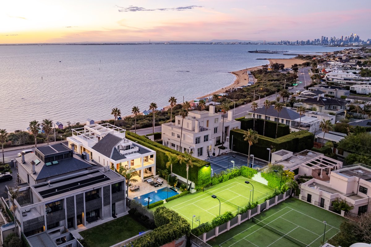 Bayside Living with Ever-changing Views