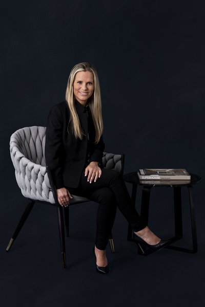 Agent Leza Auslender