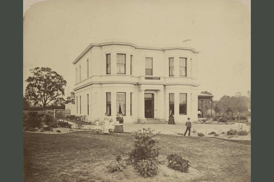 An early example of prestige real estate was the elegant Lorimer House in Toorak, photographed c1910-1930 by D. M. Donald
Source: State Library of Victoria