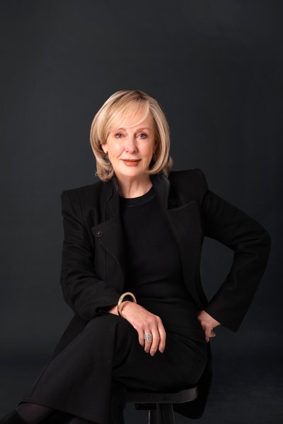 Agent Suzie Farrell